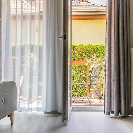 Villa 21 Boutique Rooms Balatonalmadi Exterior photo
