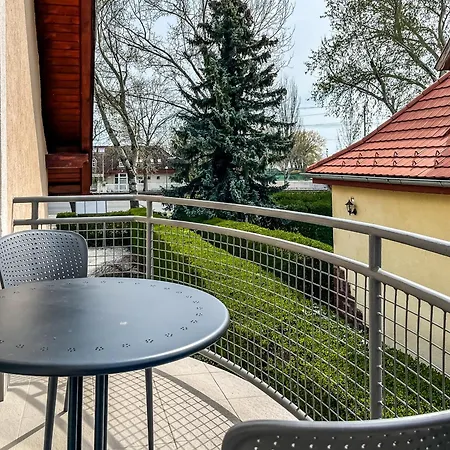 Villa 21 Boutique Rooms Balatonalmadi Exterior photo